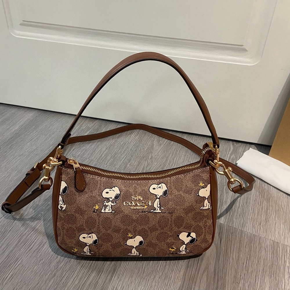 NWT Coach! X Peanuts Teri Shoulder Bag In Signature Canvas - Picture 2 of 8